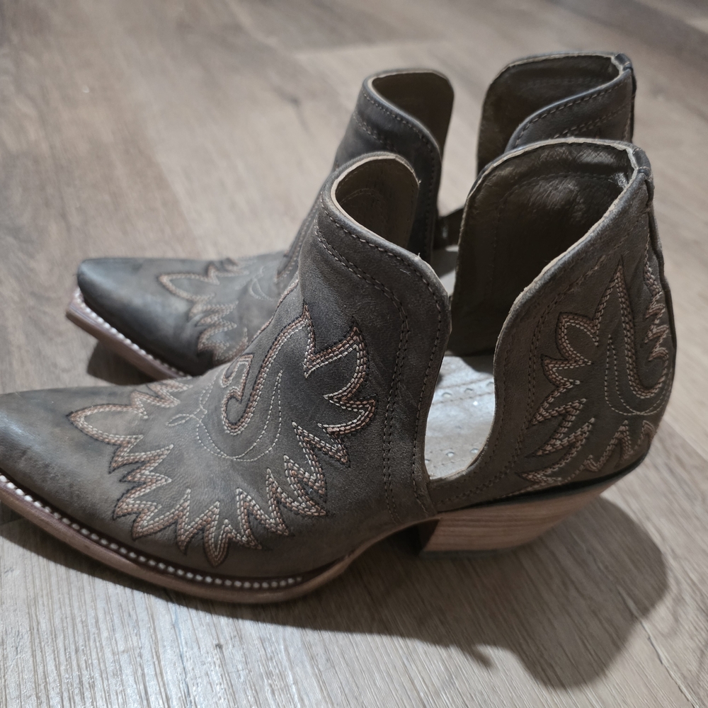 Ariat Women's Cutout Ankle Booties - Brown